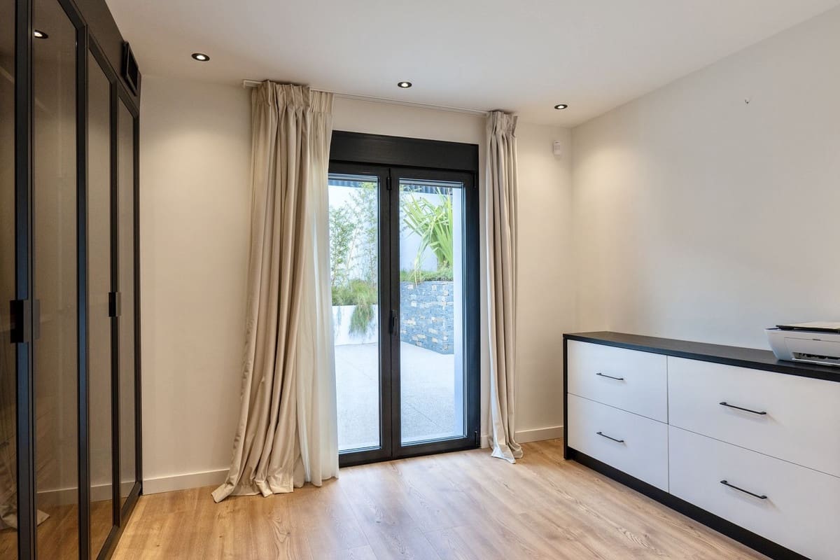 5 sypialnia Willa na sprzedaż w Marbella z basenem garażem - 2 495 000 € (Ref: 9733284)