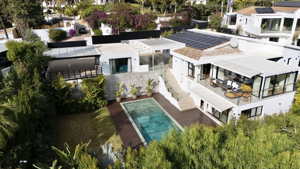 5 sypialnia Willa na sprzedaż w Marbella z basenem garażem - 2 495 000 € (Ref: 9733284)