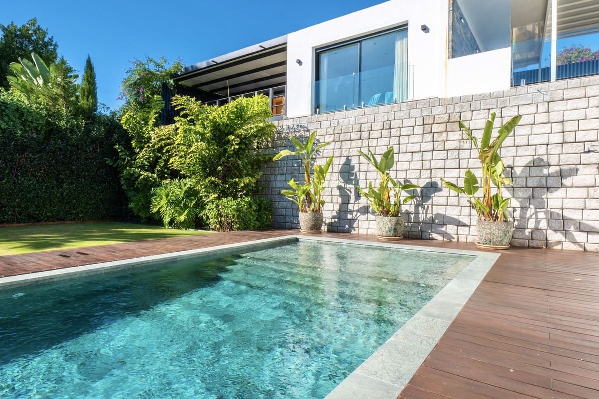 5 sypialnia Willa na sprzedaż w Marbella z basenem garażem - 2 495 000 € (Ref: 9733284)