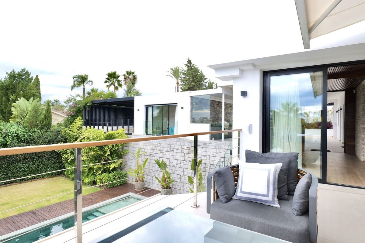 5 sypialnia Willa na sprzedaż w Marbella z basenem garażem - 2 495 000 € (Ref: 9733284)