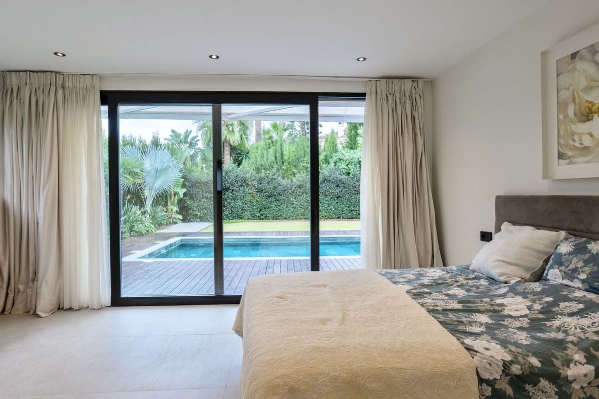 5 sypialnia Willa na sprzedaż w Marbella z basenem garażem - 2 495 000 € (Ref: 9733284)