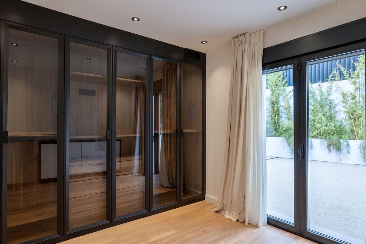 5 sypialnia Willa na sprzedaż w Marbella z basenem garażem - 2 495 000 € (Ref: 9733284)