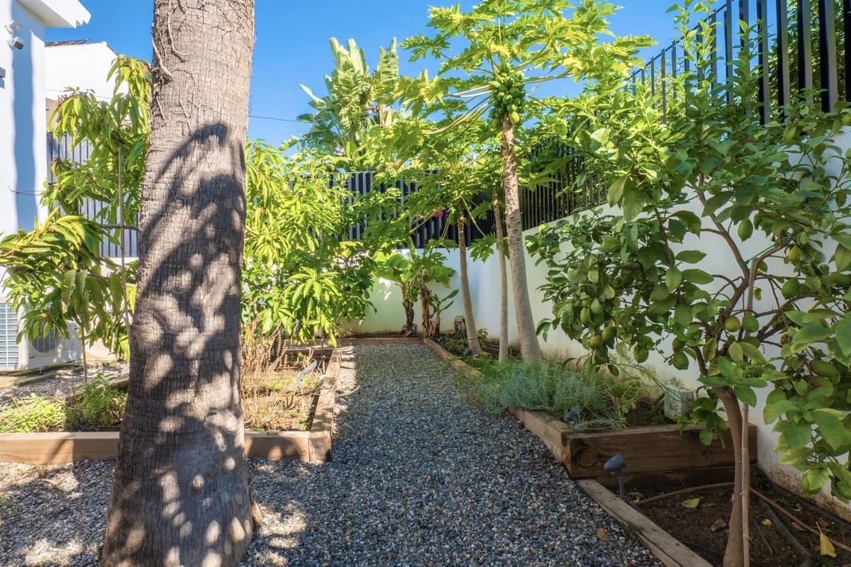 5 sypialnia Willa na sprzedaż w Marbella z basenem garażem - 2 495 000 € (Ref: 9733284)