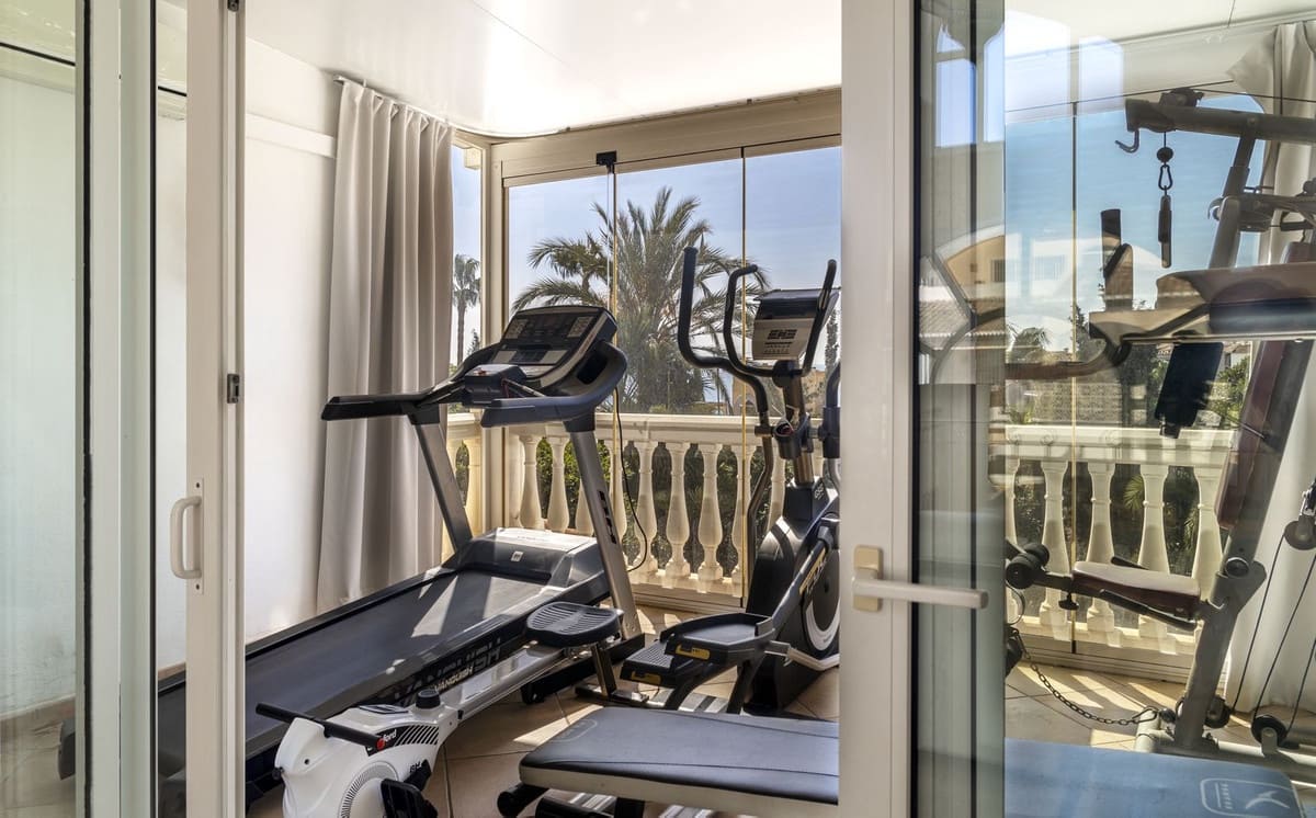 Chalet de 9 habitaciones en Riviera del Sol en venta con piscina garaje - 2.200.000 € (Ref: 9733285)