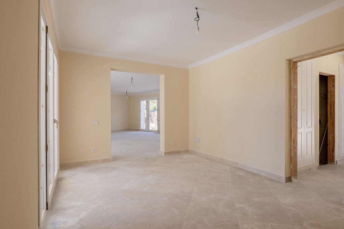 4 bedroom Villa for sale in Las Chapas with pool garage - € 1,980,000 (Ref: 9733287)