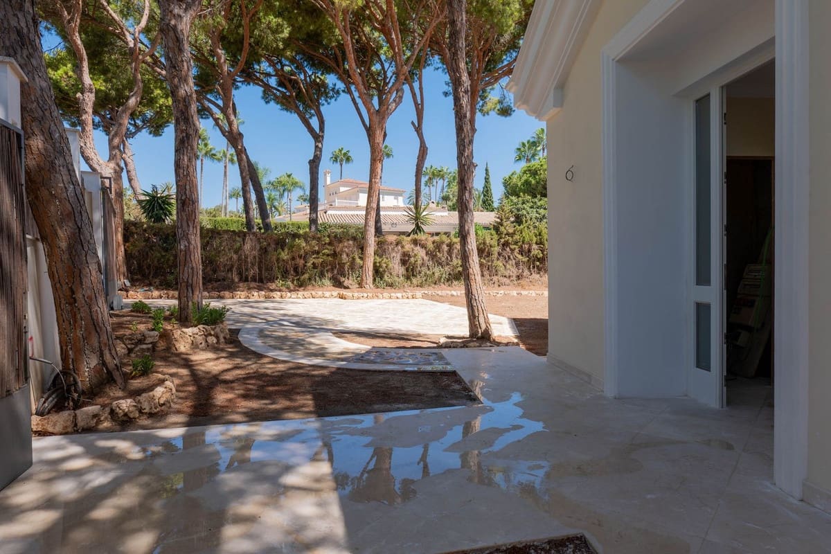 4 bedroom Villa for sale in Las Chapas with pool garage - € 1,980,000 (Ref: 9733287)