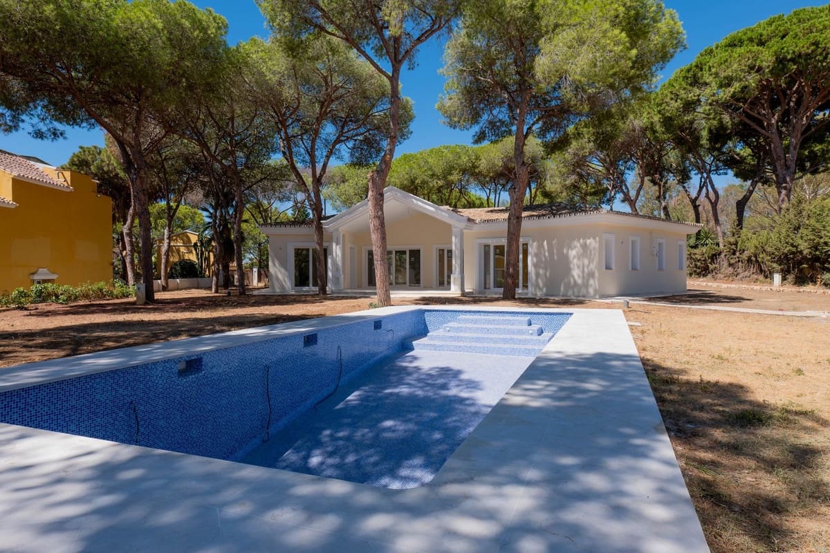 4 bedroom Villa for sale in Las Chapas with pool garage - € 1,980,000 (Ref: 9733287)