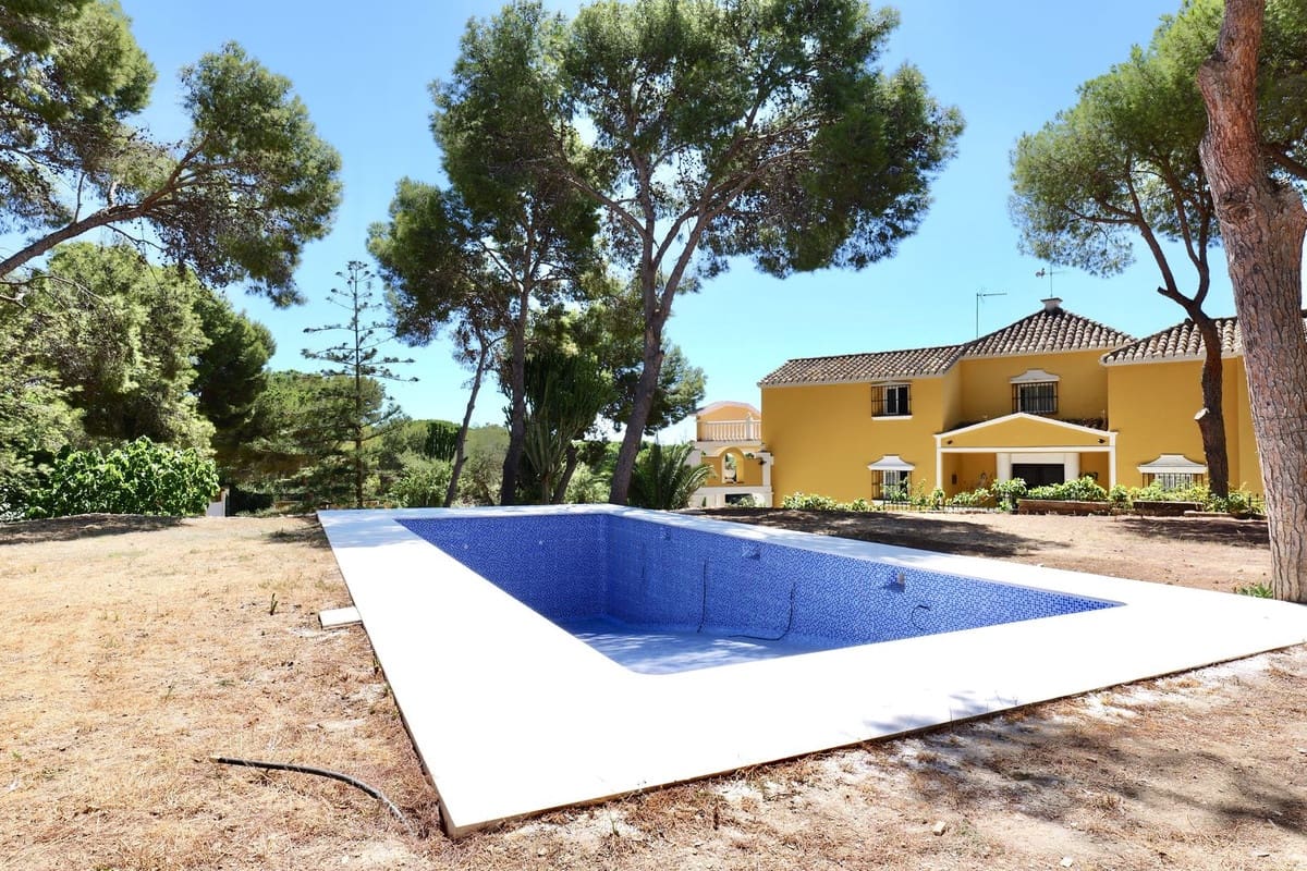 4 bedroom Villa for sale in Las Chapas with pool garage - € 1,980,000 (Ref: 9733287)