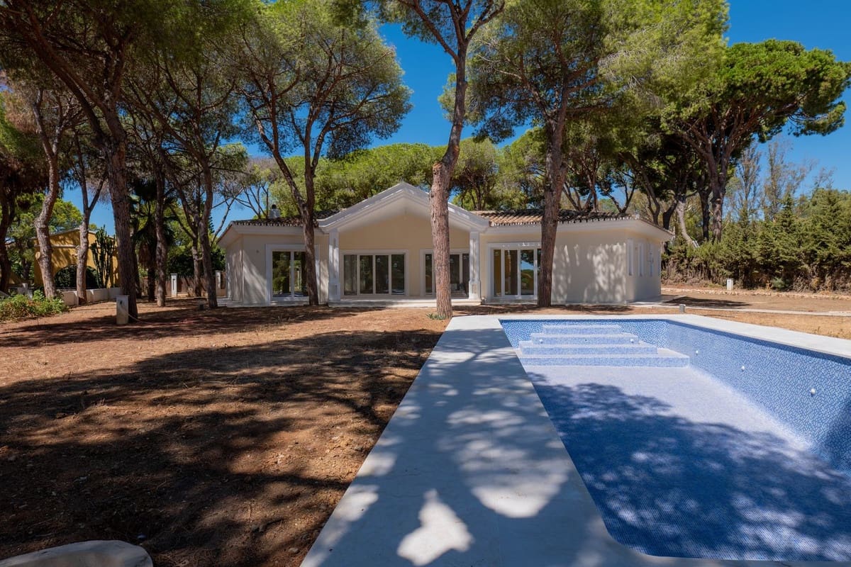4 bedroom Villa for sale in Las Chapas with pool garage - € 1,980,000 (Ref: 9733287)