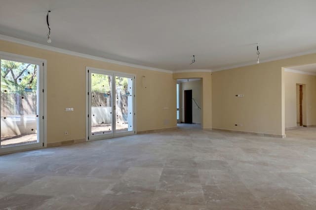 4 sovrum Villa till salu i Las Chapas, Marbella med pool garage - 1 980 000 € (Ref: 9733287)