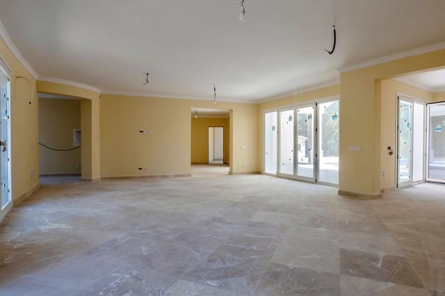 4 soverom Villa til salgs i Las Chapas, Marbella med svømmebasseng garasje - € 1 980 000 (Ref: 9733287)