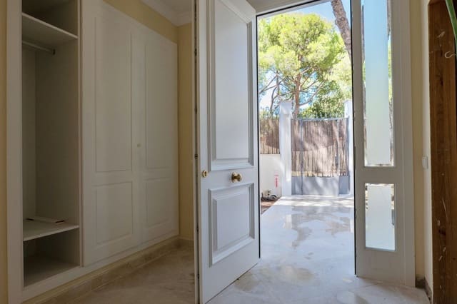 4 soveværelse Villa til salg i Las Chapas, Marbella med swimmingpool garage - € 1.980.000 (Ref: 9733287)