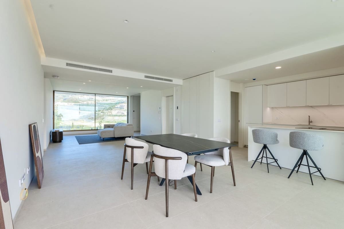 4 bedroom Apartment for sale in La Quinta with pool garage - € 1,870,000 (Ref: 9733288)