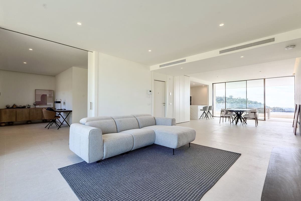 4 bedroom Apartment for sale in La Quinta with pool garage - € 1,870,000 (Ref: 9733288)