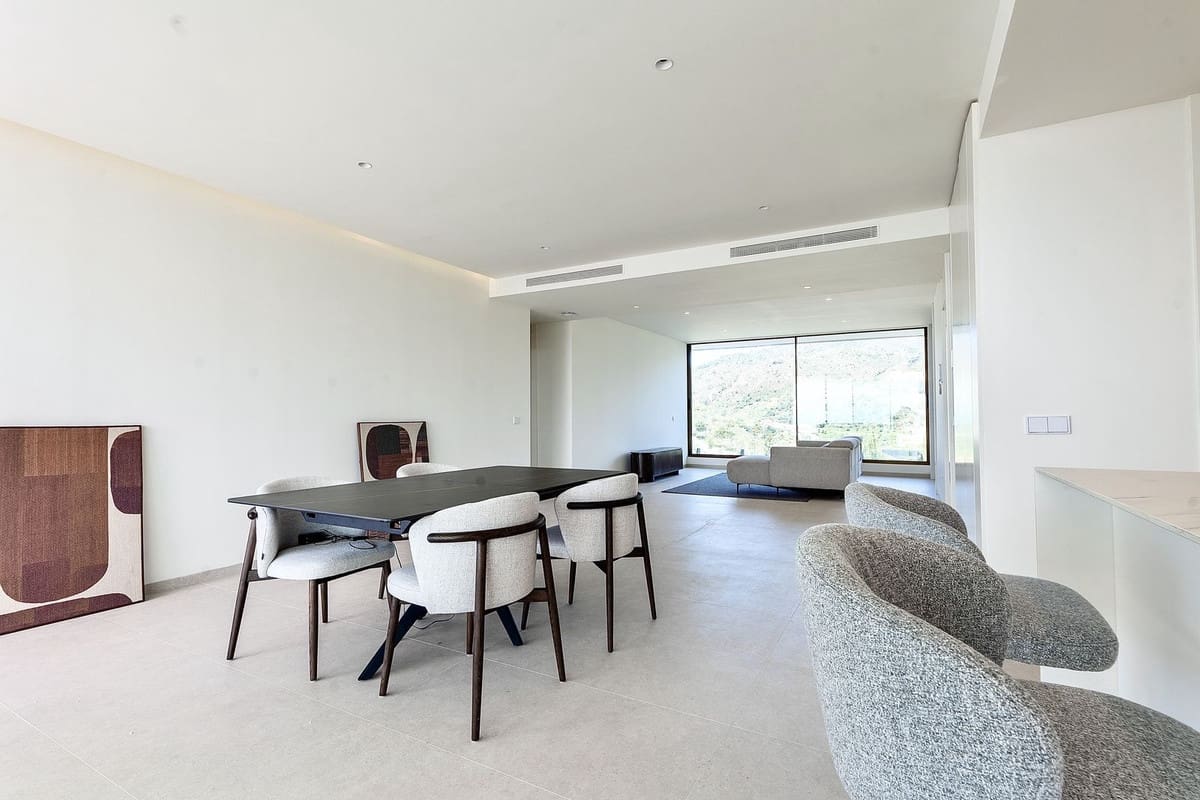 4 bedroom Apartment for sale in La Quinta with pool garage - € 1,870,000 (Ref: 9733288)