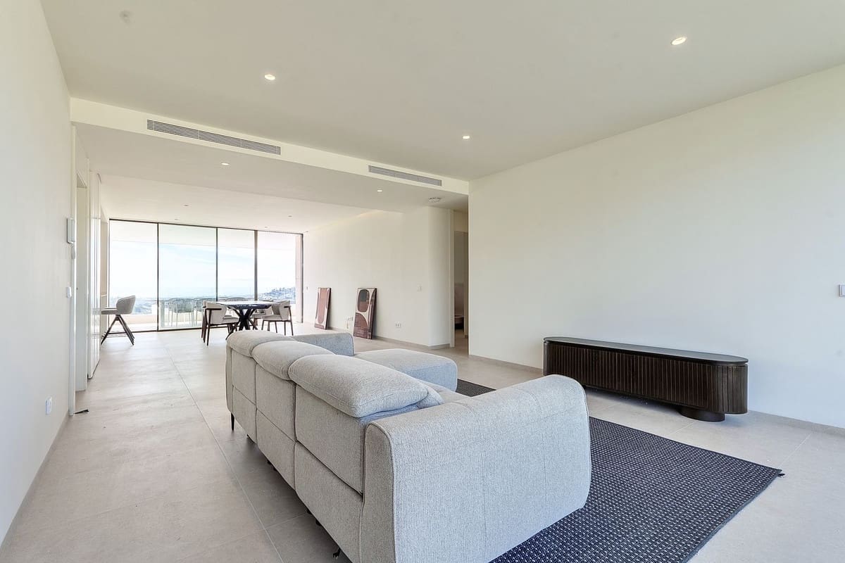 4 bedroom Apartment for sale in La Quinta with pool garage - € 1,870,000 (Ref: 9733288)