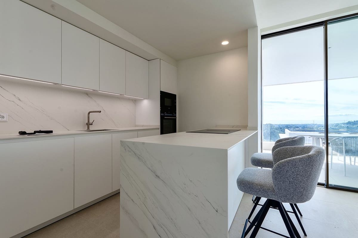 4 bedroom Apartment for sale in La Quinta with pool garage - € 1,870,000 (Ref: 9733288)