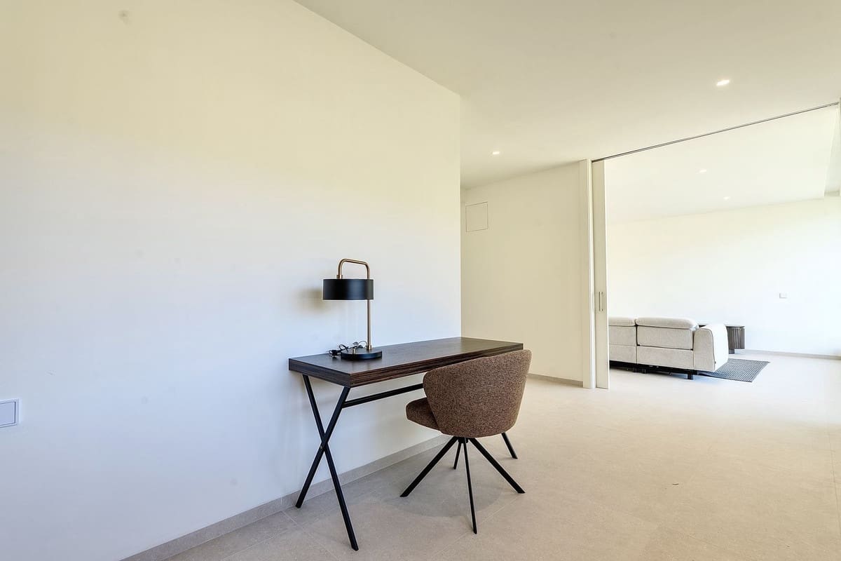 4 bedroom Apartment for sale in La Quinta with pool garage - € 1,870,000 (Ref: 9733288)