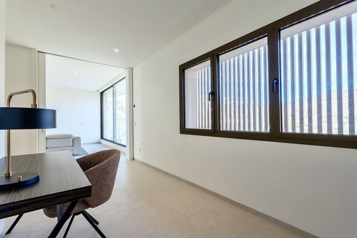 4 bedroom Apartment for sale in La Quinta with pool garage - € 1,870,000 (Ref: 9733288)