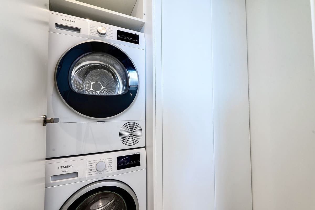 4 bedroom Apartment for sale in La Quinta with pool garage - € 1,870,000 (Ref: 9733288)