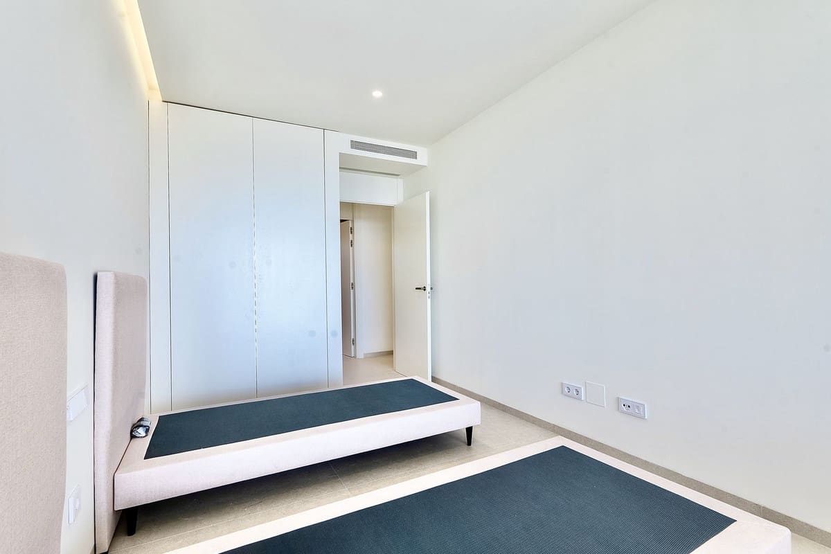 4 bedroom Apartment for sale in La Quinta with pool garage - € 1,870,000 (Ref: 9733288)