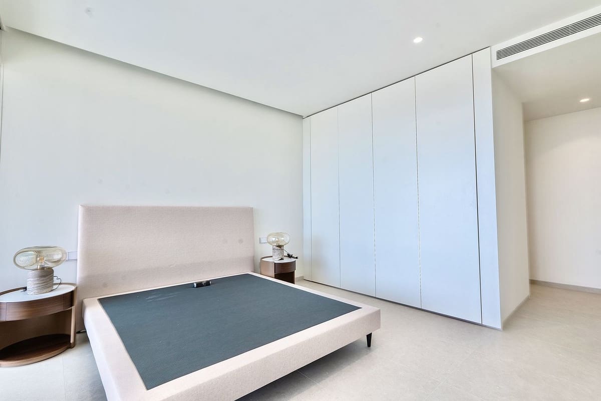 4 bedroom Apartment for sale in La Quinta with pool garage - € 1,870,000 (Ref: 9733288)