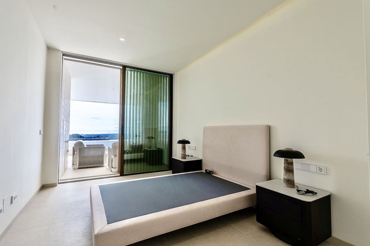 4 bedroom Apartment for sale in La Quinta with pool garage - € 1,870,000 (Ref: 9733288)