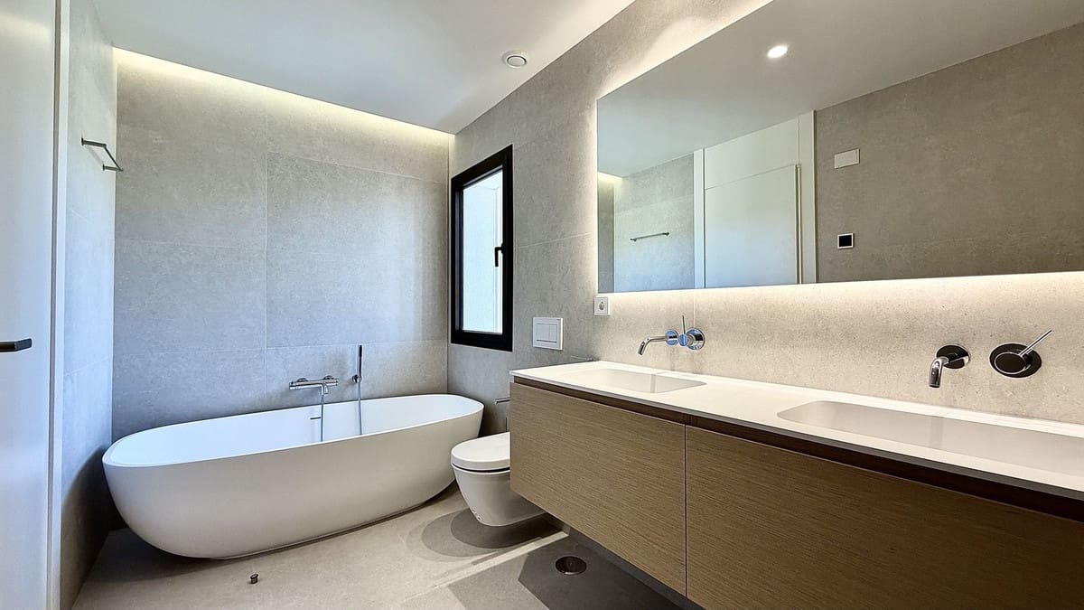 4 bedroom Apartment for sale in La Quinta with pool garage - € 1,870,000 (Ref: 9733288)