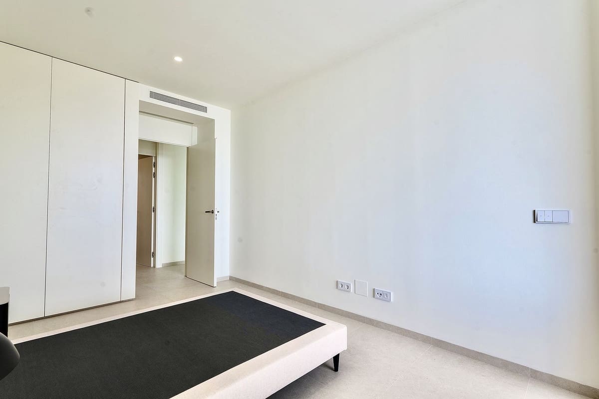 4 bedroom Apartment for sale in La Quinta with pool garage - € 1,870,000 (Ref: 9733288)