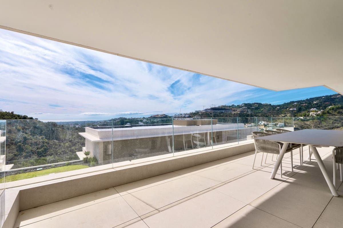 4 bedroom Apartment for sale in La Quinta with pool garage - € 1,870,000 (Ref: 9733288)