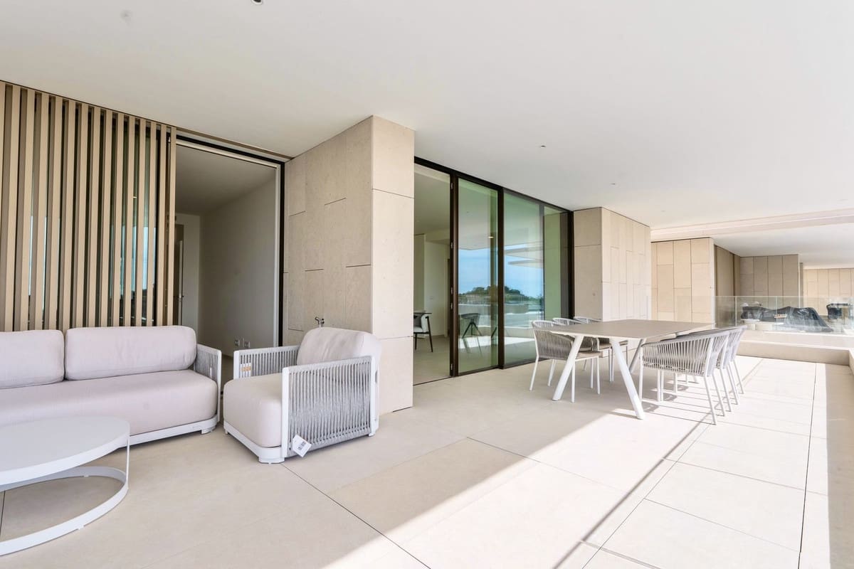 4 bedroom Apartment for sale in La Quinta with pool garage - € 1,870,000 (Ref: 9733288)