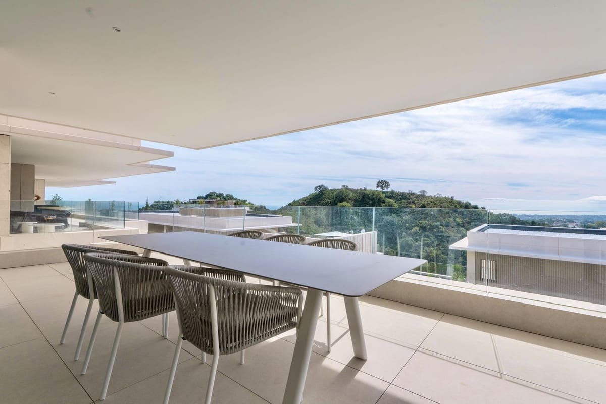 4 bedroom Apartment for sale in La Quinta with pool garage - € 1,870,000 (Ref: 9733288)