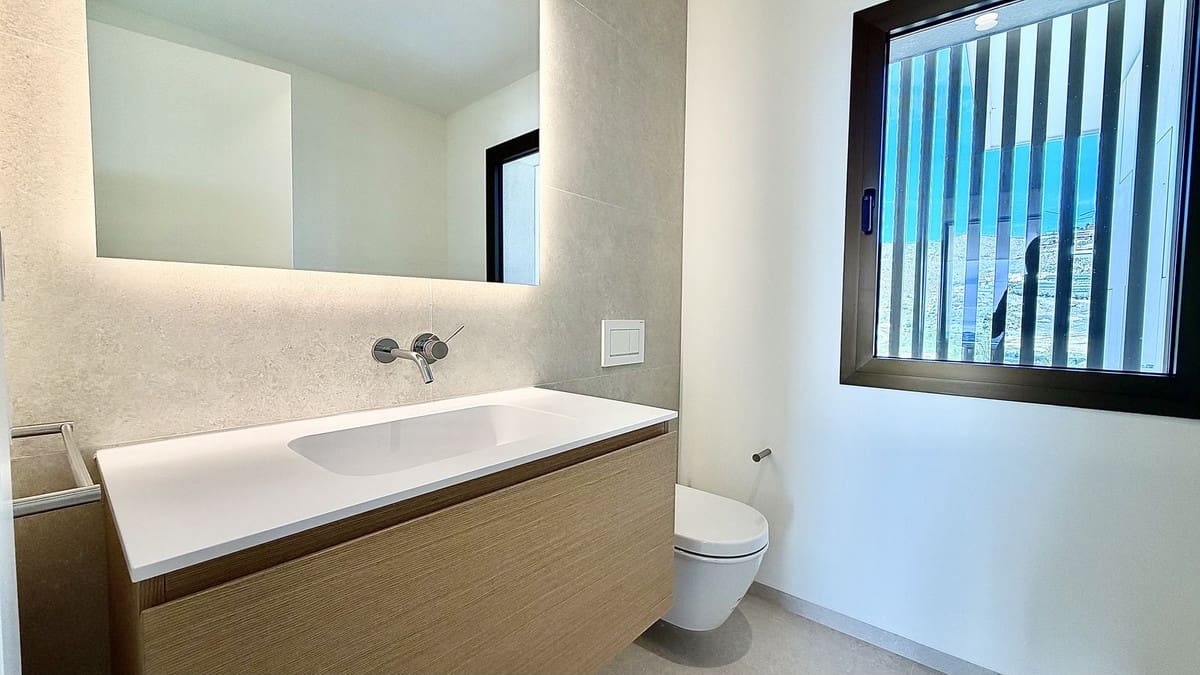 4 bedroom Apartment for sale in La Quinta with pool garage - € 1,870,000 (Ref: 9733288)