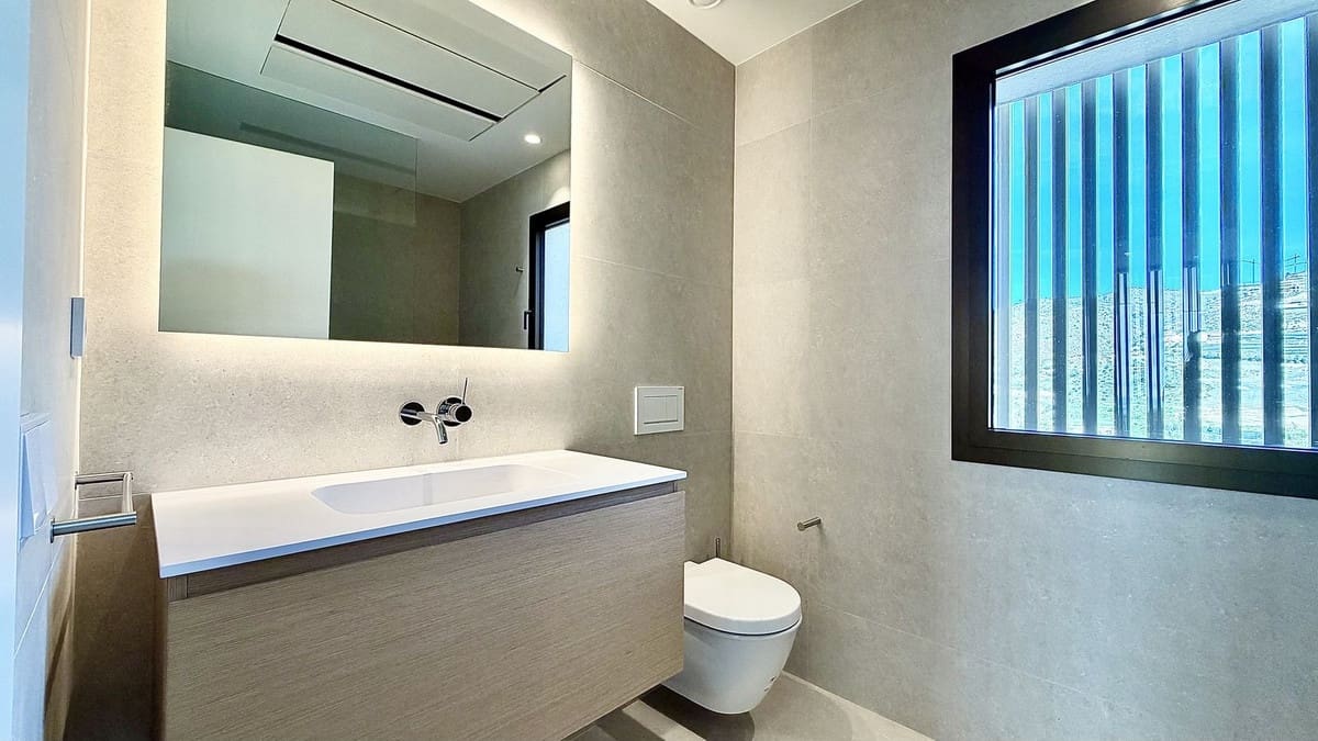 4 bedroom Apartment for sale in La Quinta with pool garage - € 1,870,000 (Ref: 9733288)