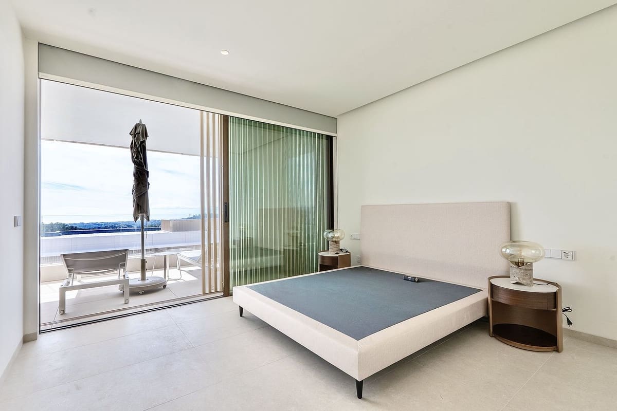 4 bedroom Apartment for sale in La Quinta with pool garage - € 1,870,000 (Ref: 9733288)