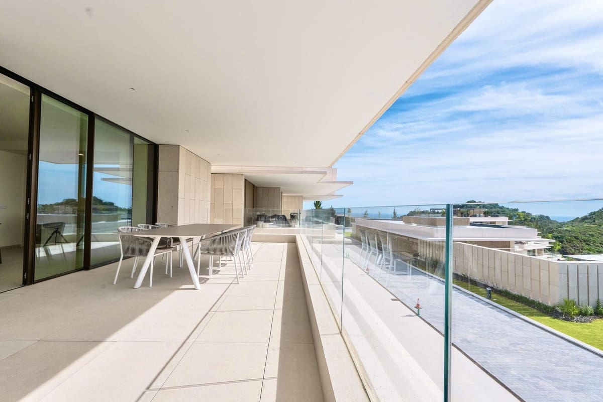 4 bedroom Apartment for sale in La Quinta with pool garage - € 1,870,000 (Ref: 9733288)