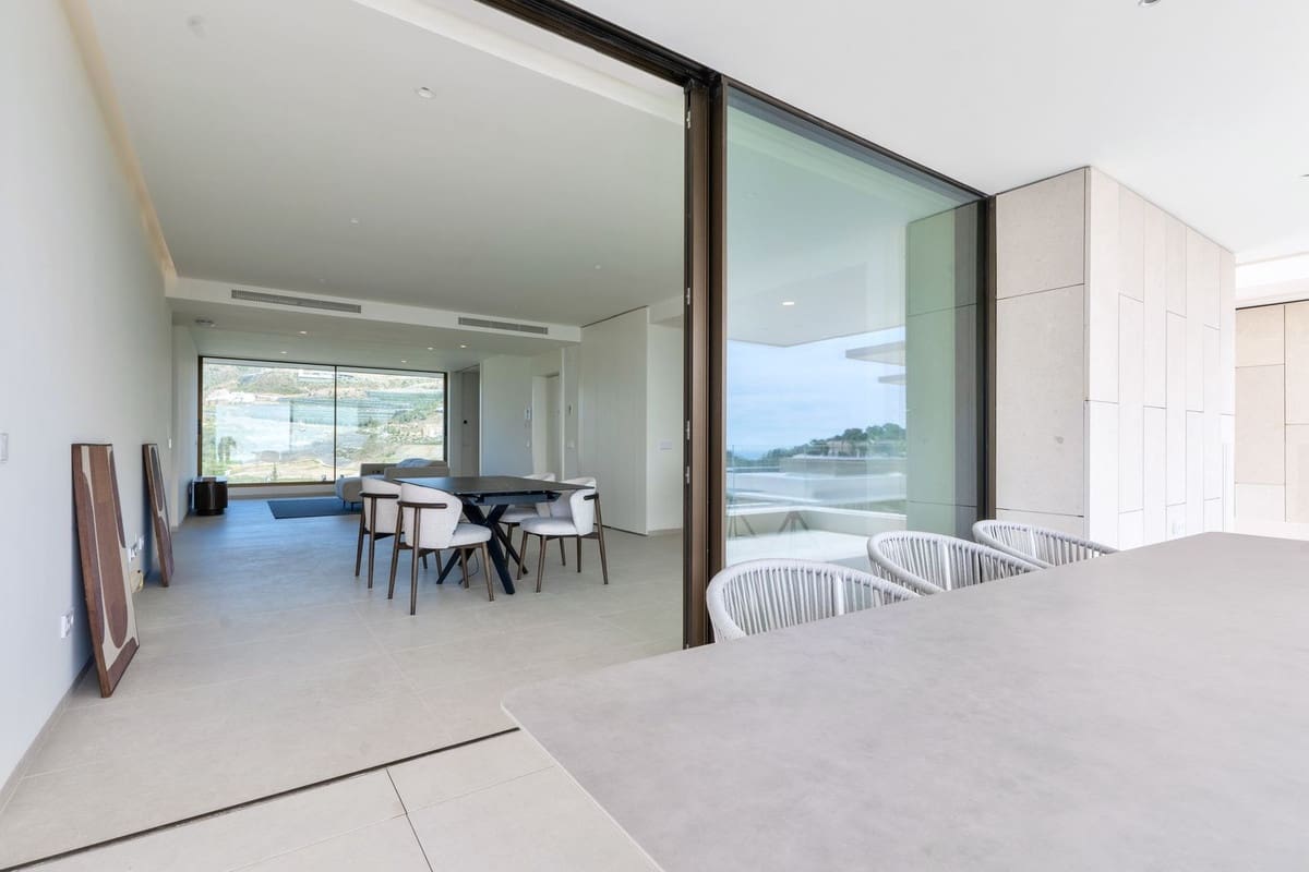 4 bedroom Apartment for sale in La Quinta with pool garage - € 1,870,000 (Ref: 9733288)