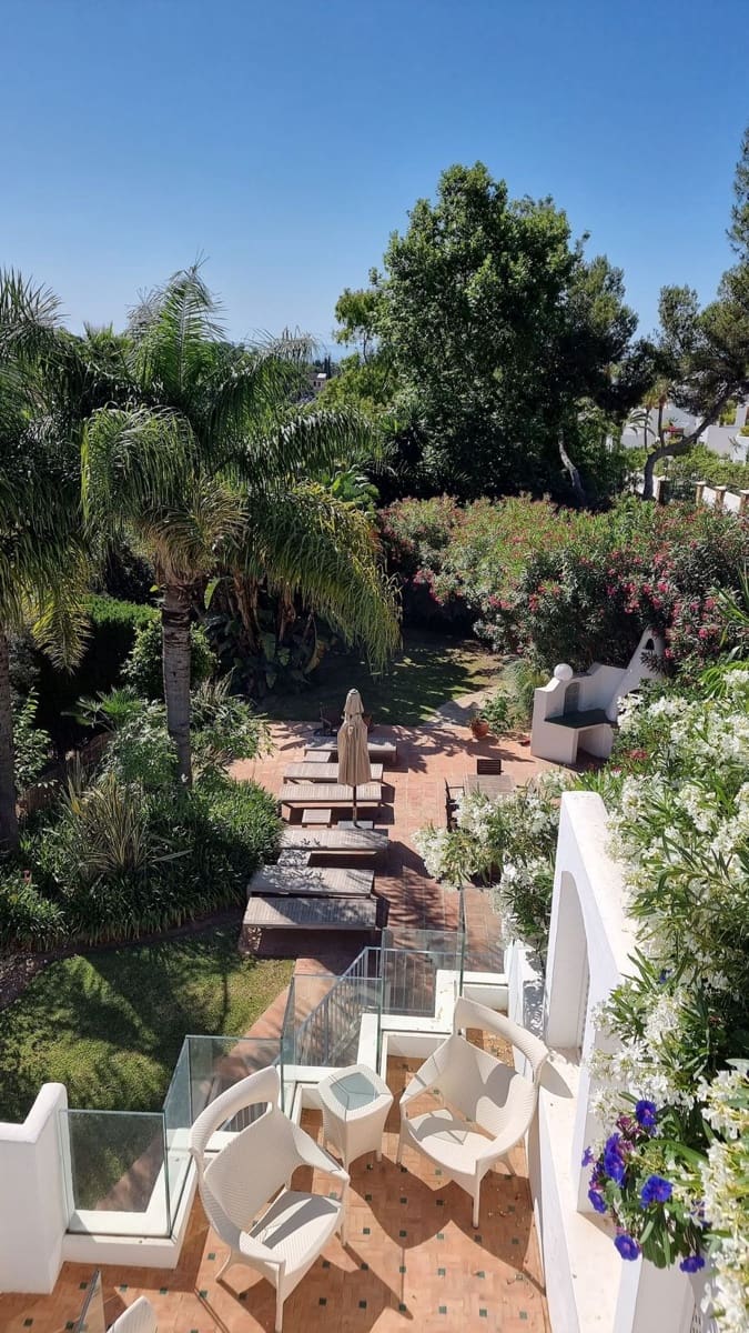 5 sypialnia Dom na sprzedaż w Marbella z basenem garażem - 1 800 000 € (Ref: 9733289)