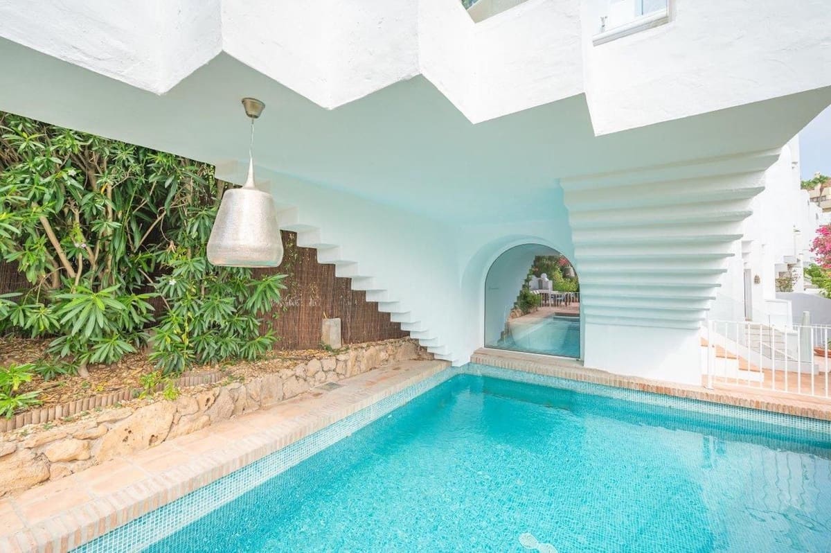 5 sypialnia Dom na sprzedaż w Marbella z basenem garażem - 1 800 000 € (Ref: 9733289)