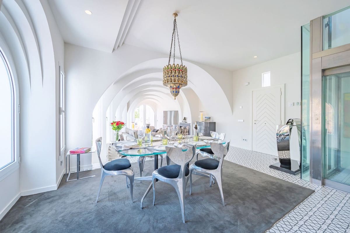 5 sypialnia Dom na sprzedaż w Marbella z basenem garażem - 1 800 000 € (Ref: 9733289)