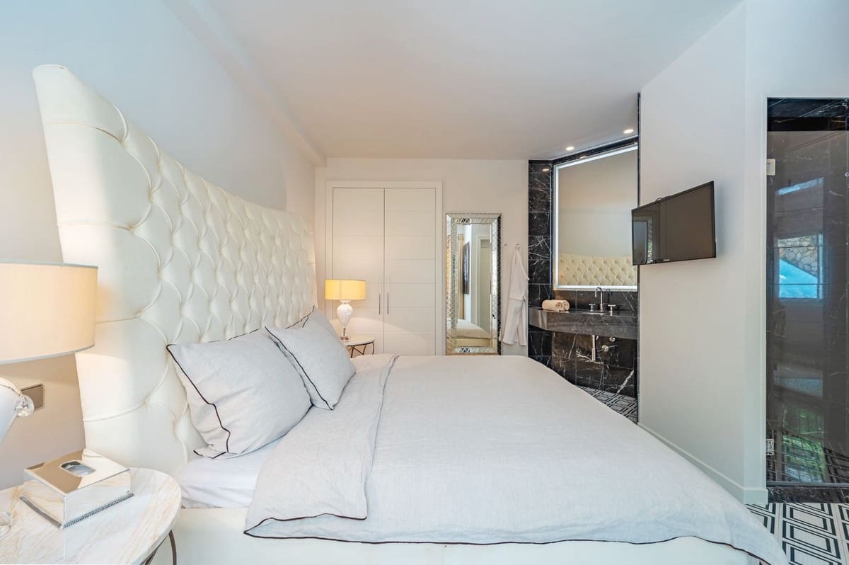 5 sypialnia Dom na sprzedaż w Marbella z basenem garażem - 1 800 000 € (Ref: 9733289)