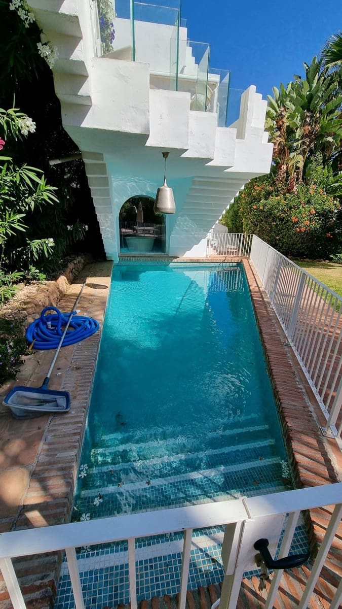 5 sypialnia Dom na sprzedaż w Marbella z basenem garażem - 1 800 000 € (Ref: 9733289)