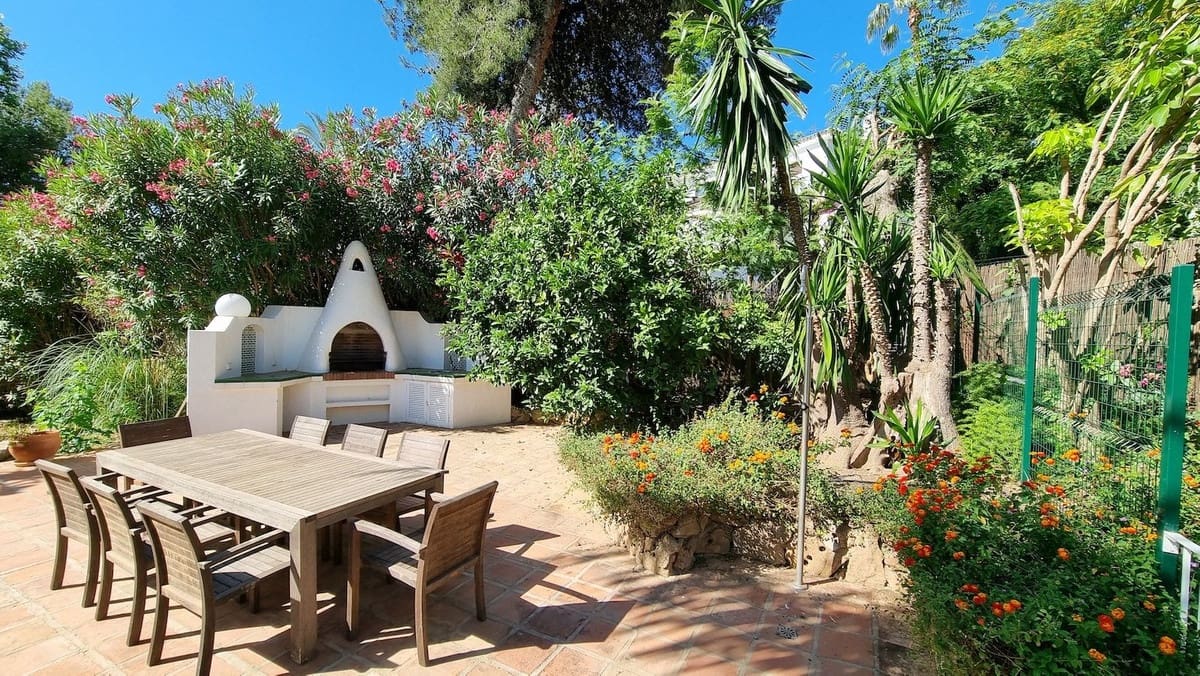 5 sypialnia Dom na sprzedaż w Marbella z basenem garażem - 1 800 000 € (Ref: 9733289)