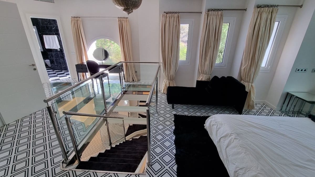 5 sypialnia Dom na sprzedaż w Marbella z basenem garażem - 1 800 000 € (Ref: 9733289)