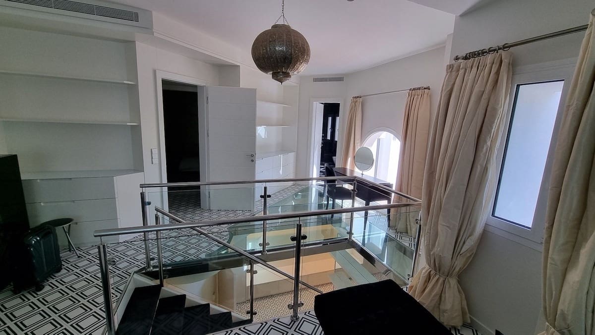 5 sypialnia Dom na sprzedaż w Marbella z basenem garażem - 1 800 000 € (Ref: 9733289)