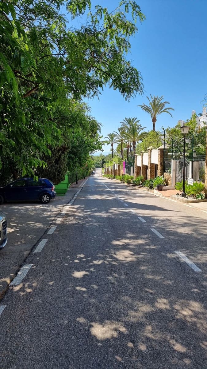 5 sypialnia Dom na sprzedaż w Marbella z basenem garażem - 1 800 000 € (Ref: 9733289)