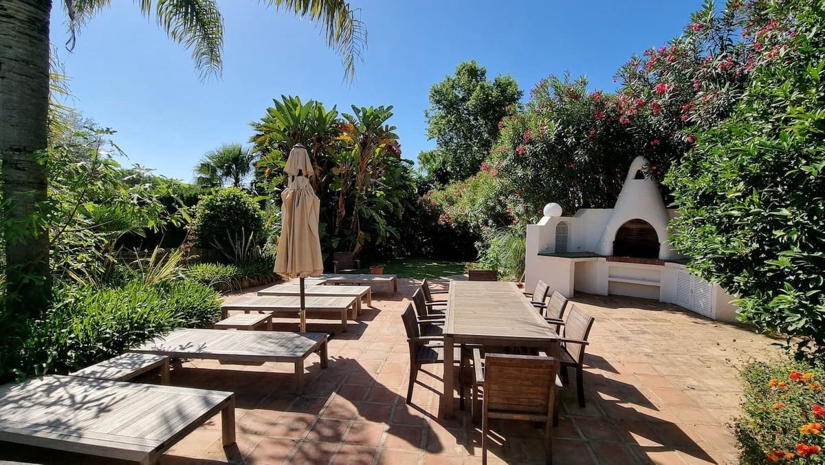 5 sypialnia Dom na sprzedaż w Marbella z basenem garażem - 1 800 000 € (Ref: 9733289)