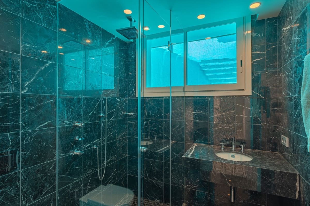 5 sypialnia Dom na sprzedaż w Marbella z basenem garażem - 1 800 000 € (Ref: 9733289)