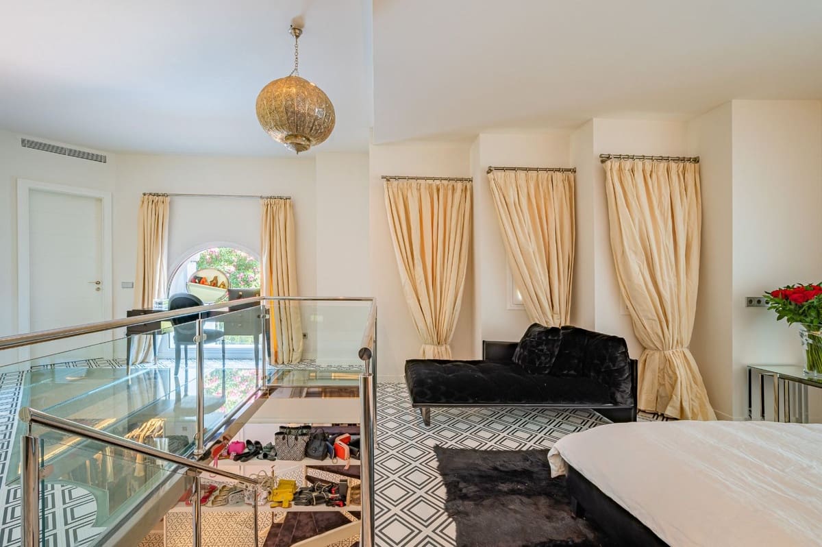 5 sypialnia Dom na sprzedaż w Marbella z basenem garażem - 1 800 000 € (Ref: 9733289)