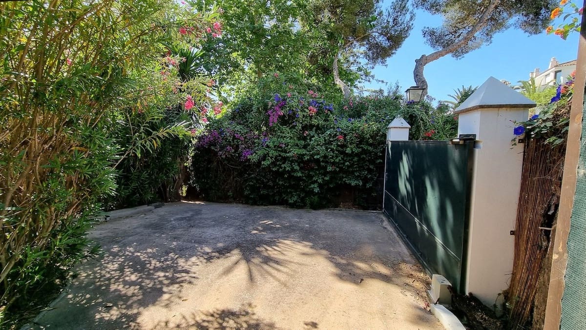 5 sypialnia Dom na sprzedaż w Marbella z basenem garażem - 1 800 000 € (Ref: 9733289)